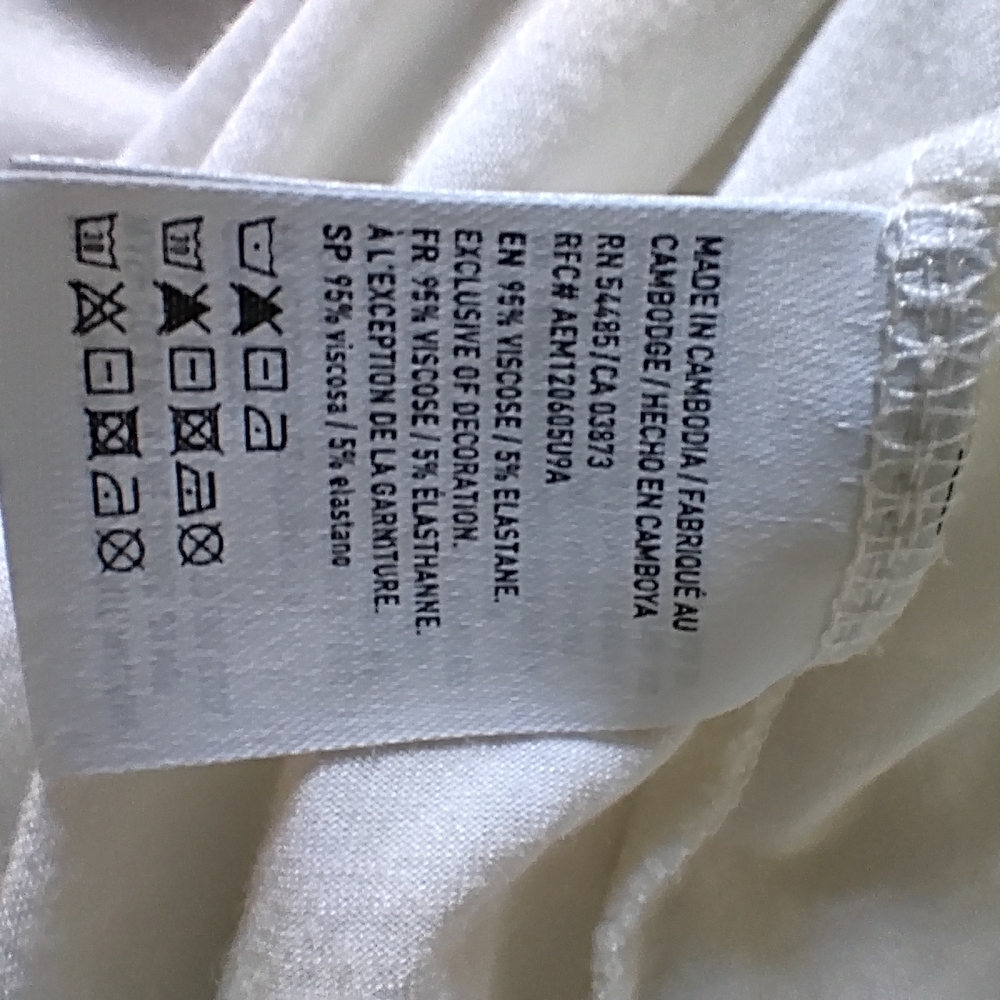 American Eagle Outfitters White Tee with Blue and Pink Embroidered Floral Design - Picture 4 of 6